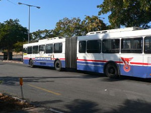 אוטובוס דן, "הדלתות נפתחות לקראתך". cc by MathKnight אוטובוס דן. cc by MathKnight