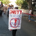 דרושות זכויות. מצעד הגאווה בירושלים 2010. צילום: מאור ברזני
