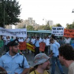 הפגנות חרדים, מצעד הגאווה בירושלים 2010. צילום: מאור ברזני